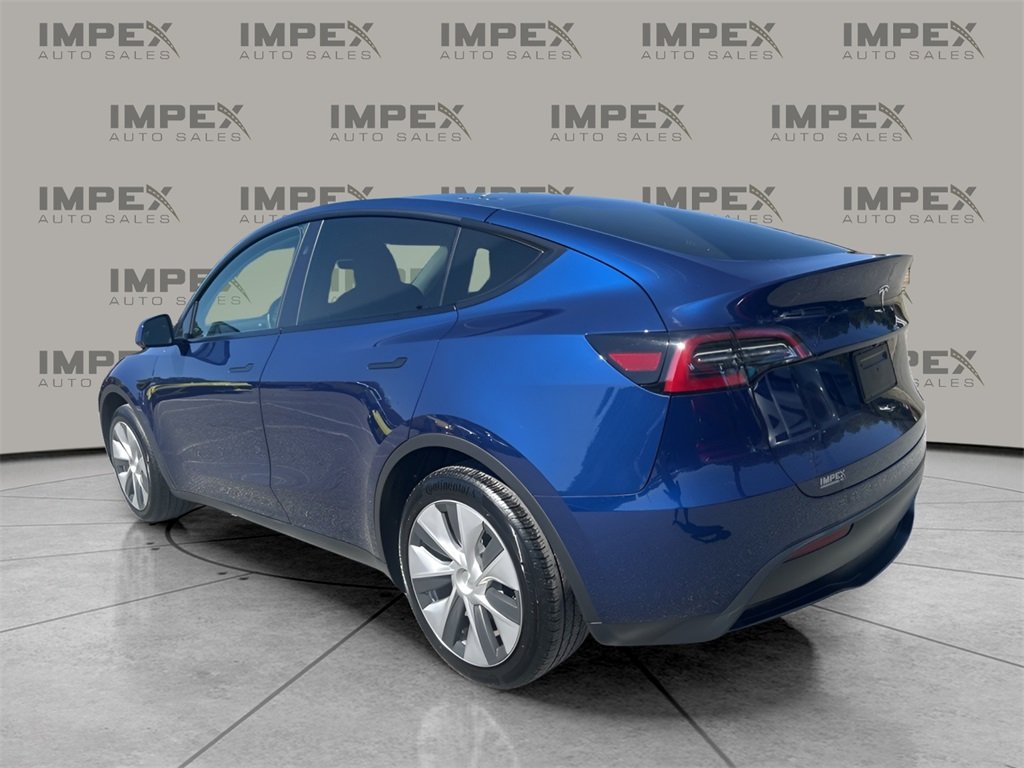 2024 Tesla Model Y Standard Range photo 3