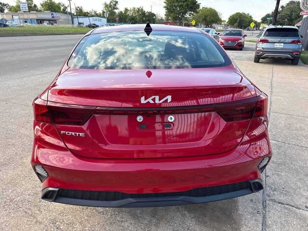 2023 Kia Forte LXS photo 3