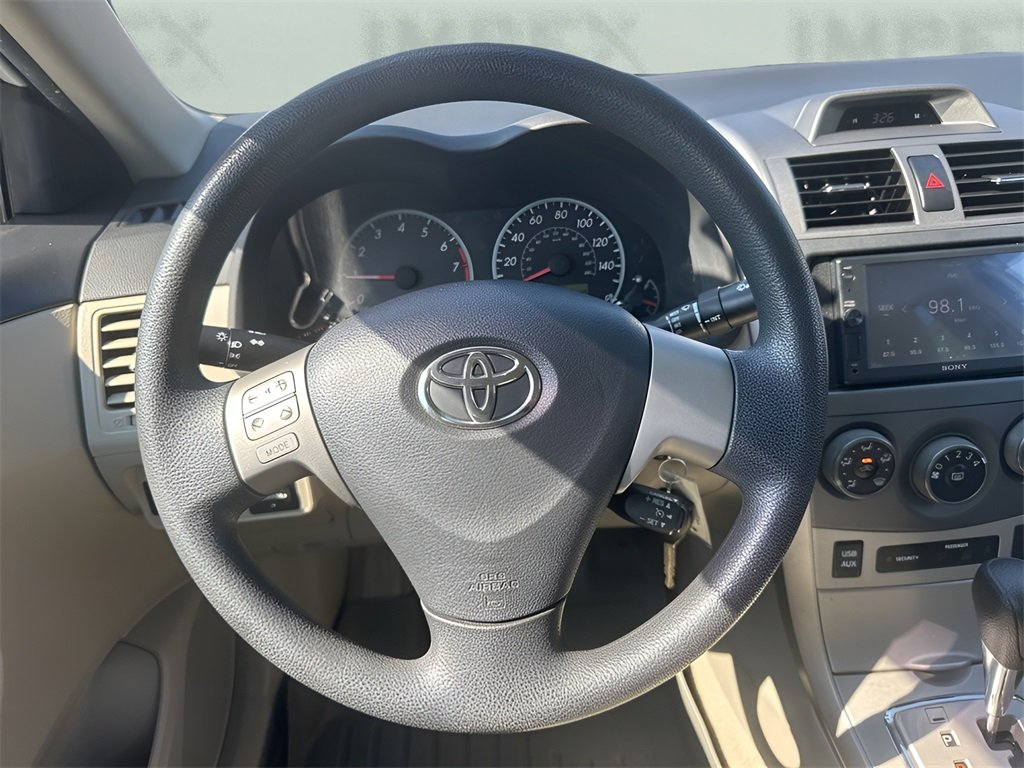 2012 Toyota Corolla LE photo 12