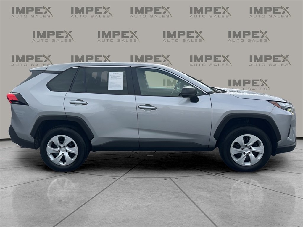 2025 Toyota RAV4 LE photo 6