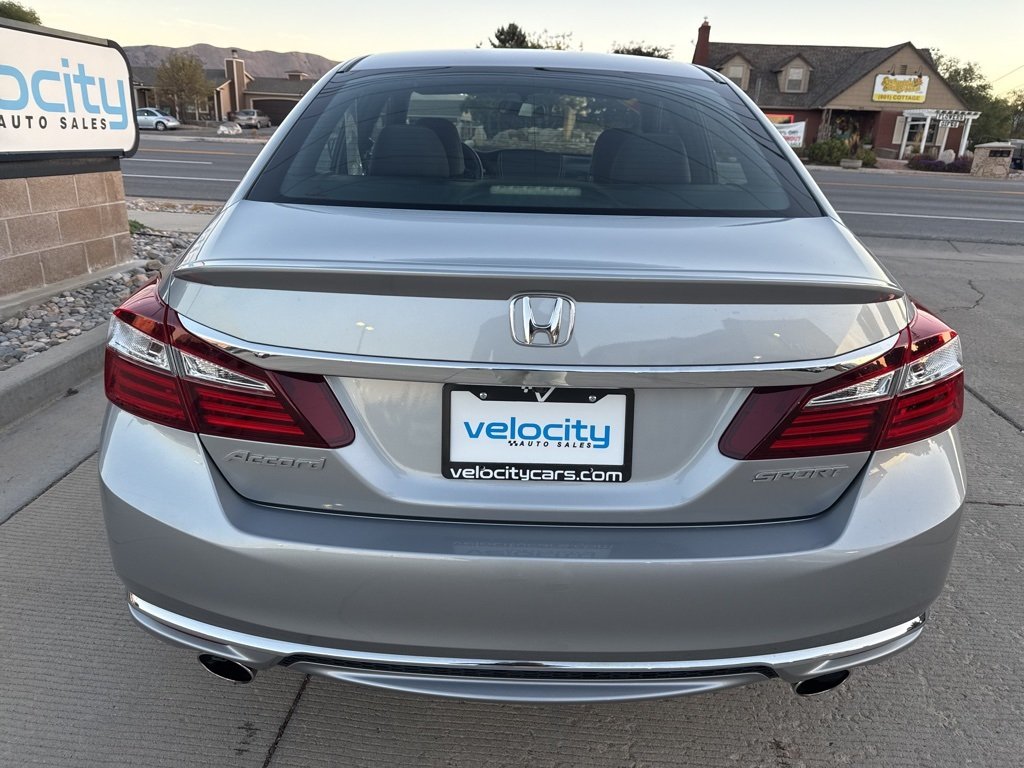 2017 Honda Accord Sport photo 3