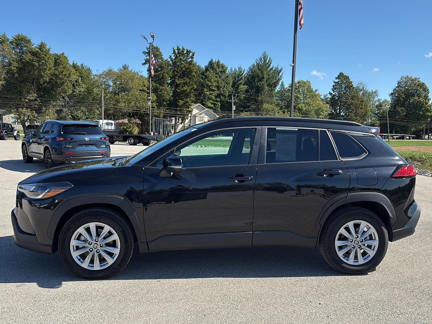 2024 Toyota Corolla Cross LE photo 3