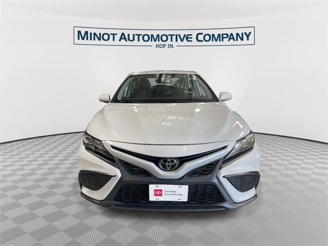 2022 Toyota Camry SE photo 3
