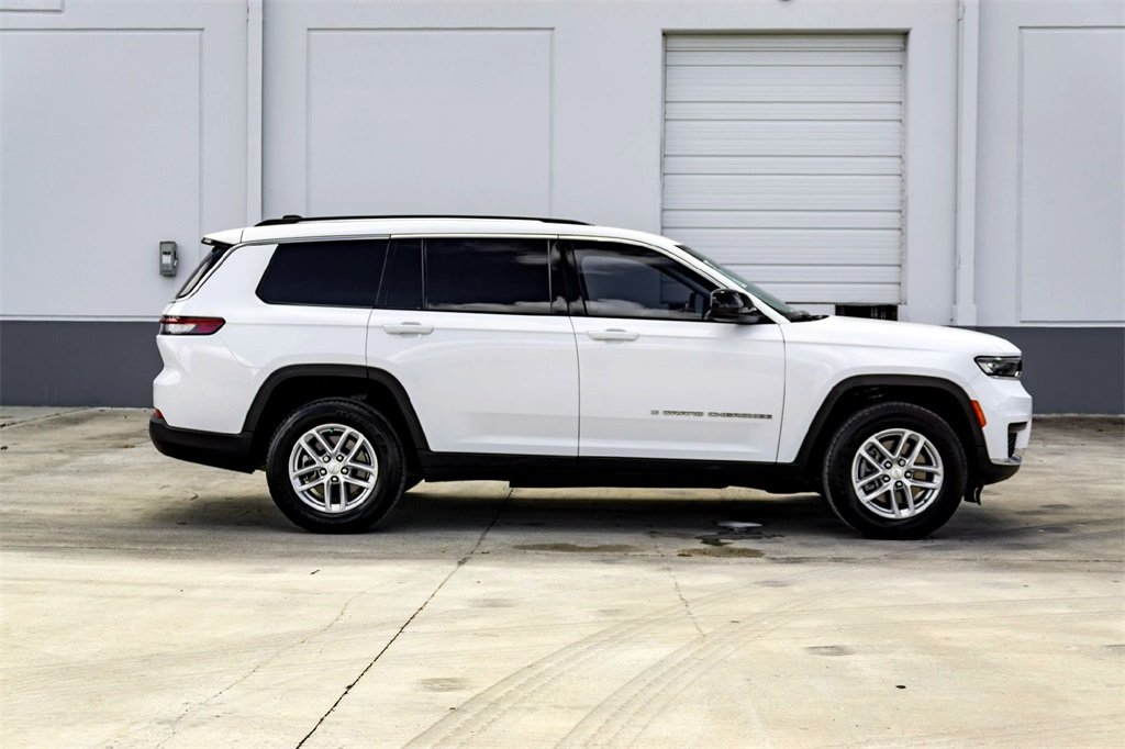 2021 Jeep Grand Cherokee Laredo photo 4