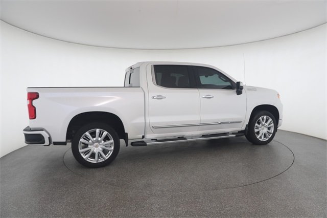 2023 Chevrolet Silverado 1500 High Country photo 17