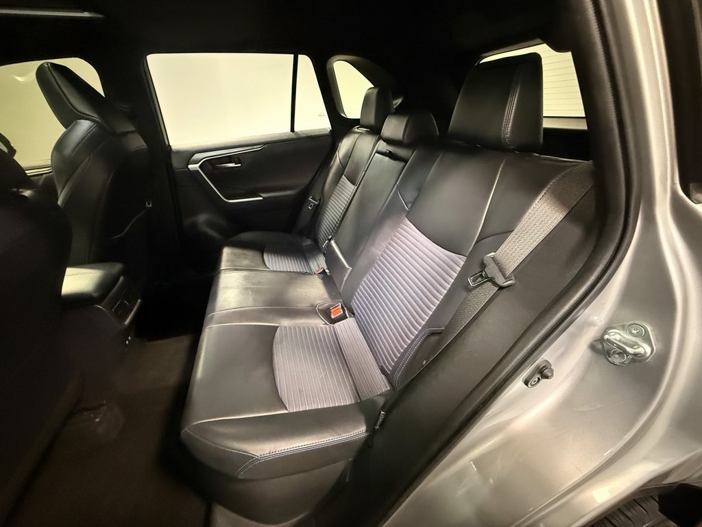 2019 Toyota RAV4 Hybrid XSE photo 4