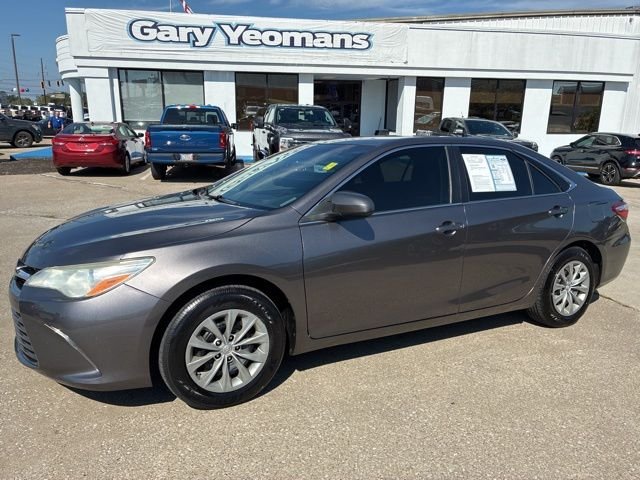 2017 Toyota Camry LE photo 3