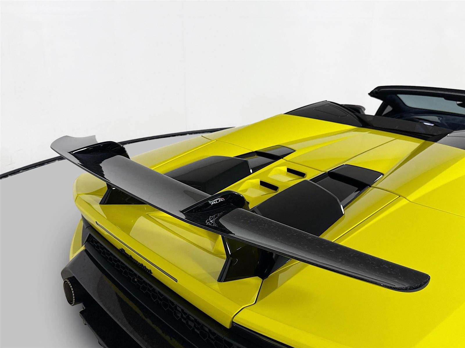 2019 Lamborghini Huracan Spyder Performante photo 27