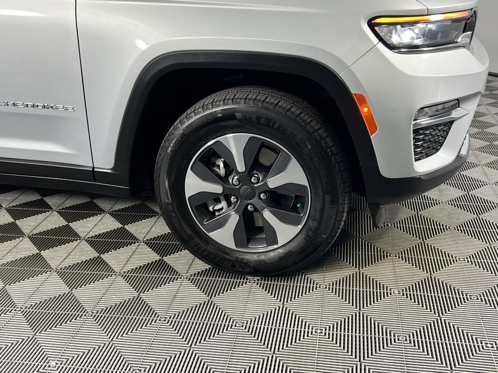 2022 Jeep Cherokee Limited 4xe photo 3