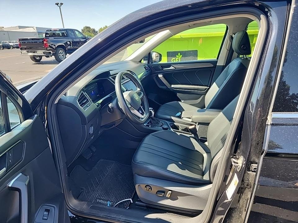 2022 Volkswagen Tiguan SE photo 3