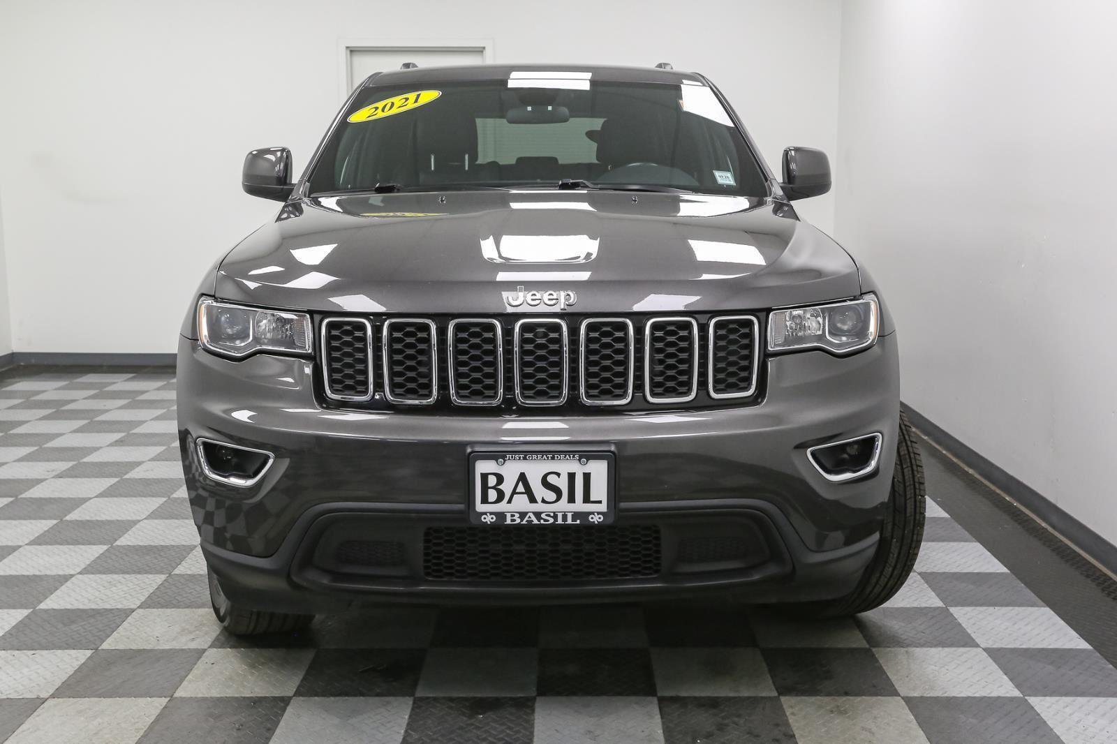 2021 Jeep Grand Cherokee Laredo X photo 2