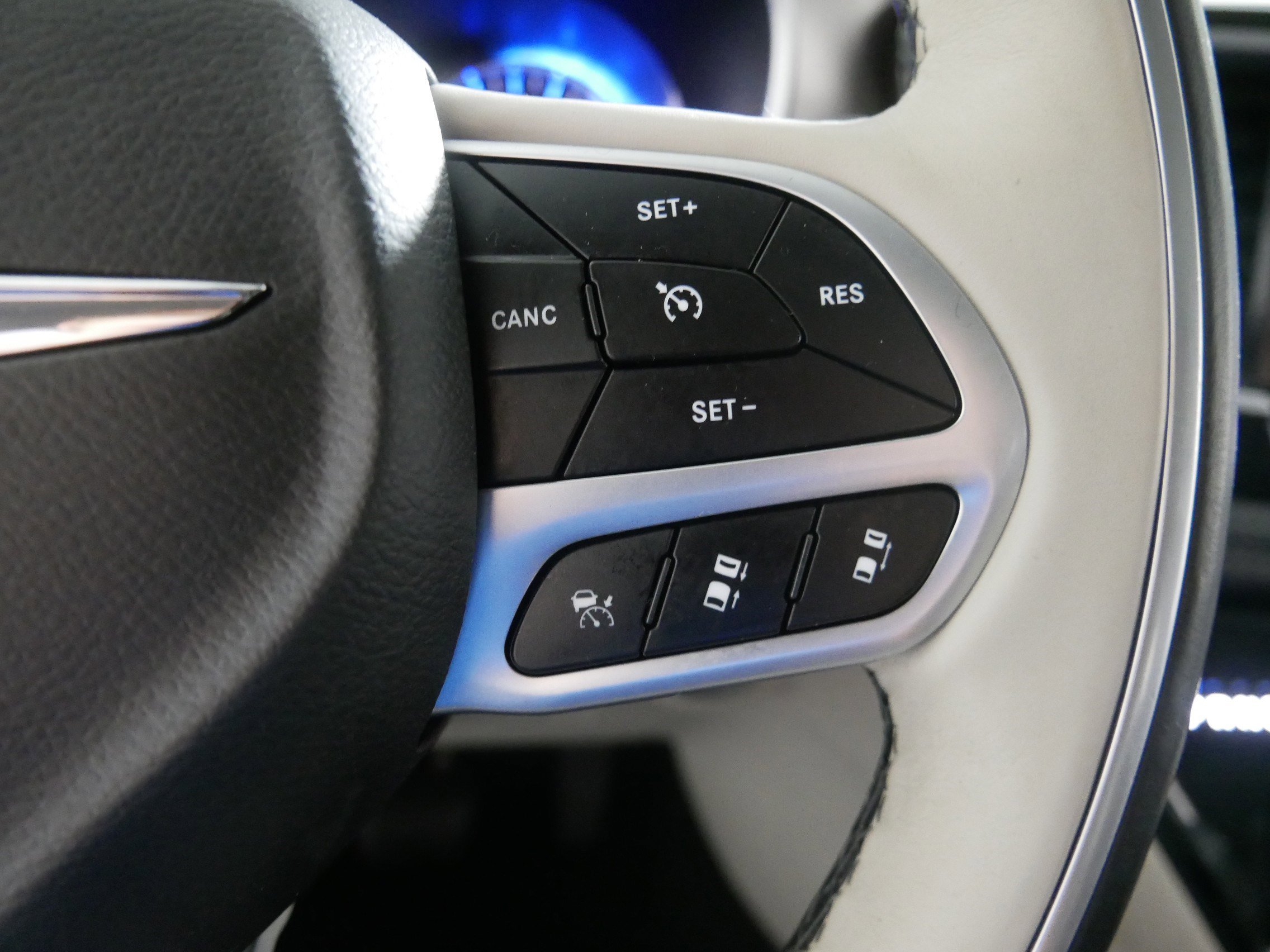 2018 Chrysler Pacifica Limited photo 28