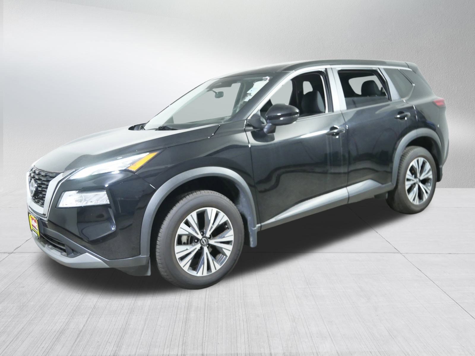 2022 Nissan Rogue SV photo 2