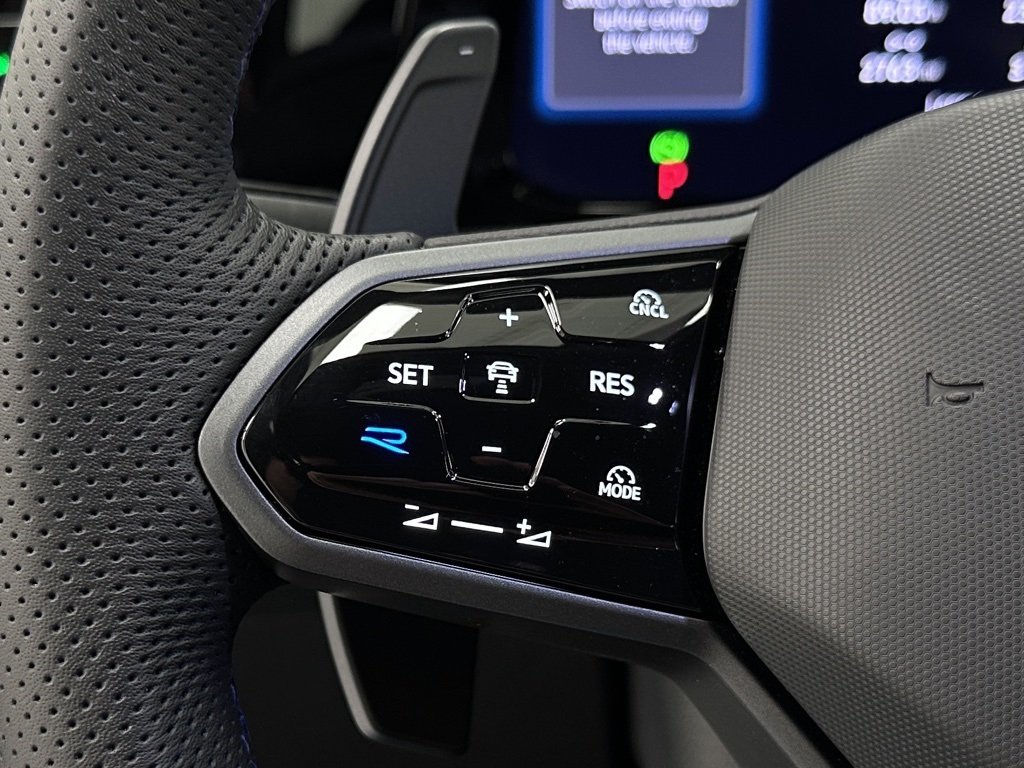 2025 Volkswagen Golf R 2.0 TSI photo 25