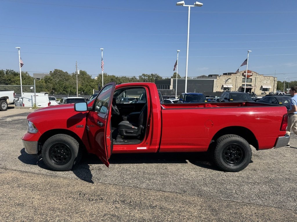 2021 Ram 1500 Classic Tradesman photo 3