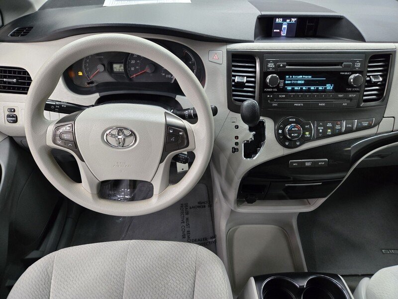 2013 Toyota Sienna LE photo 8