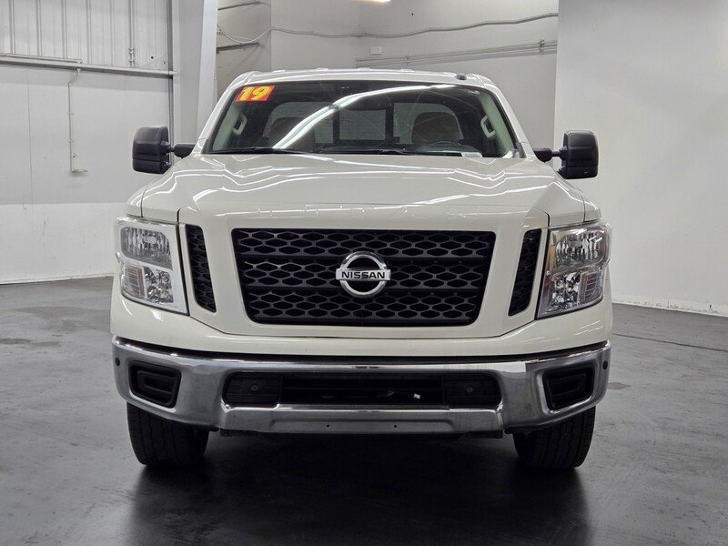 2019 Nissan Titan SV photo 3