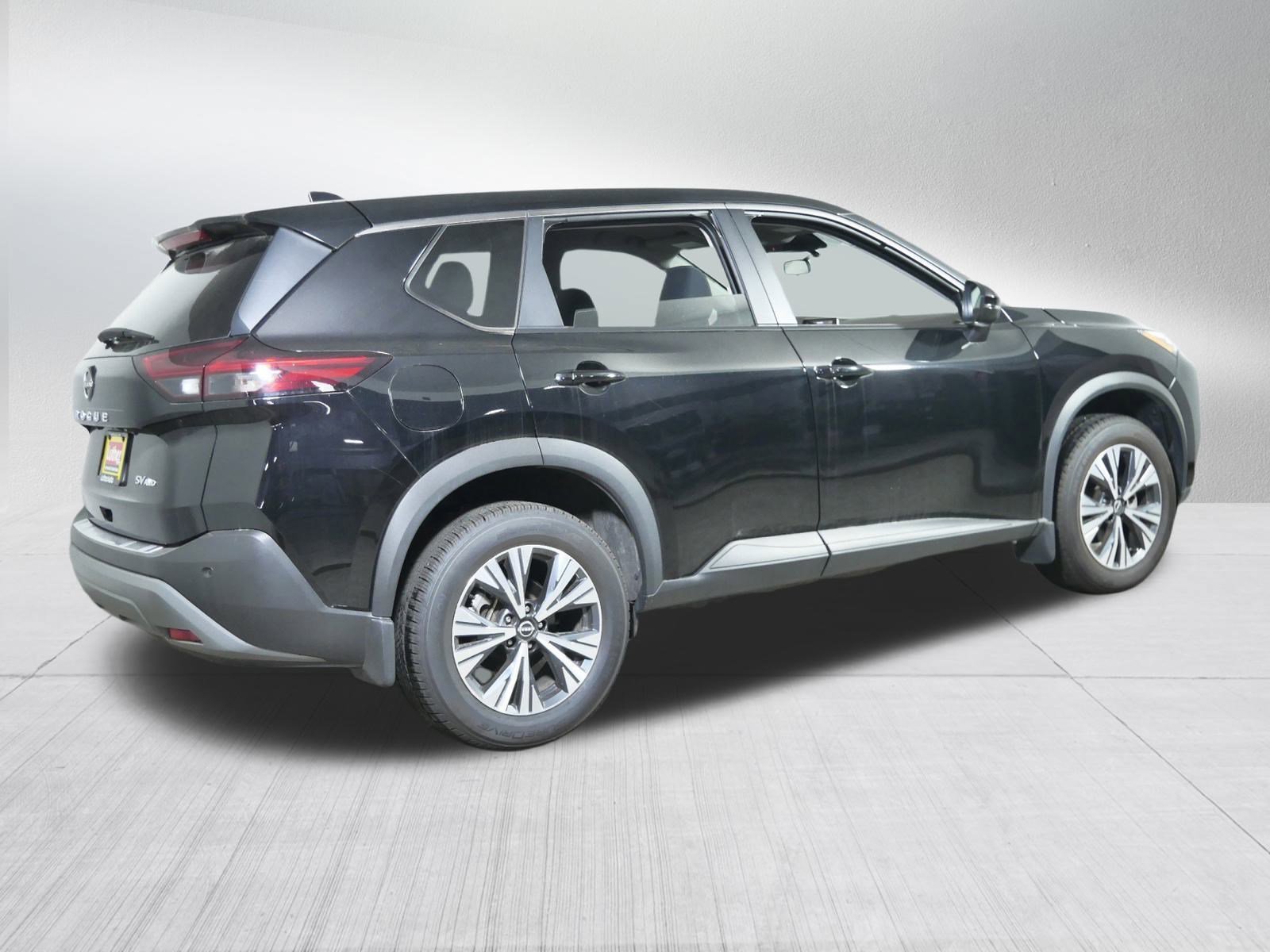 2022 Nissan Rogue SV photo 6