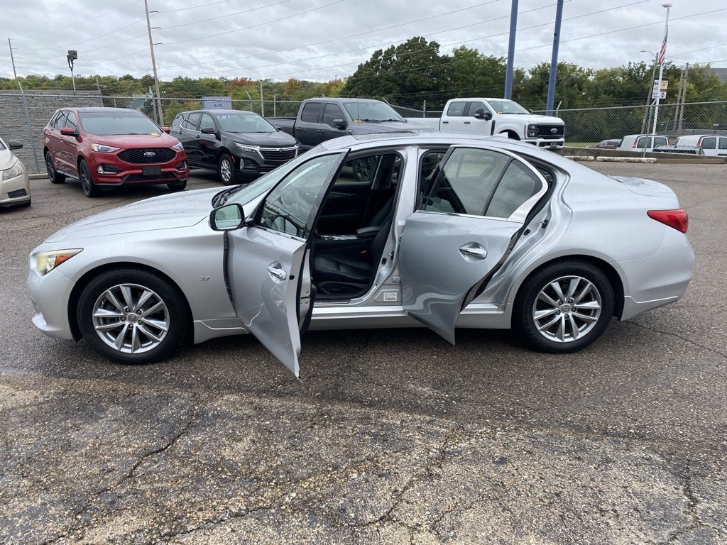 2015 Infiniti Q50 Premium photo 4