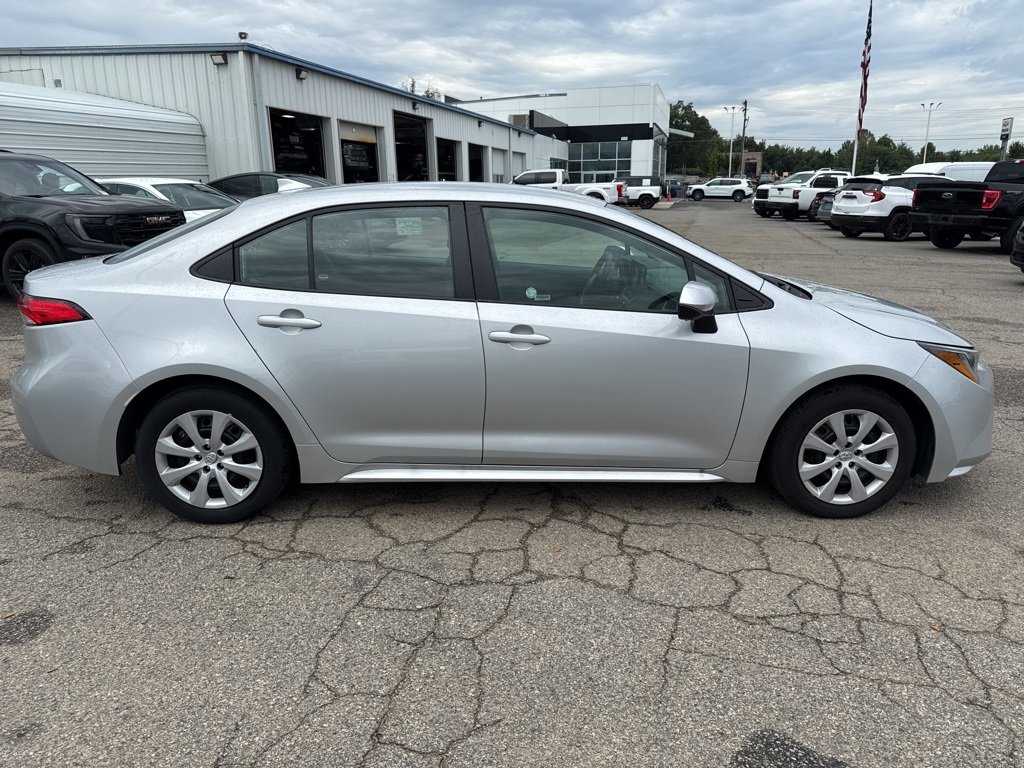 2024 Toyota Corolla LE photo 4