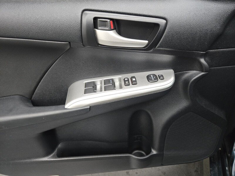2013 Toyota Camry SE photo 14