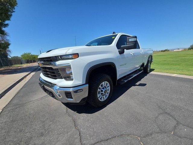2024 Chevrolet Silverado 2500HD LT photo 2