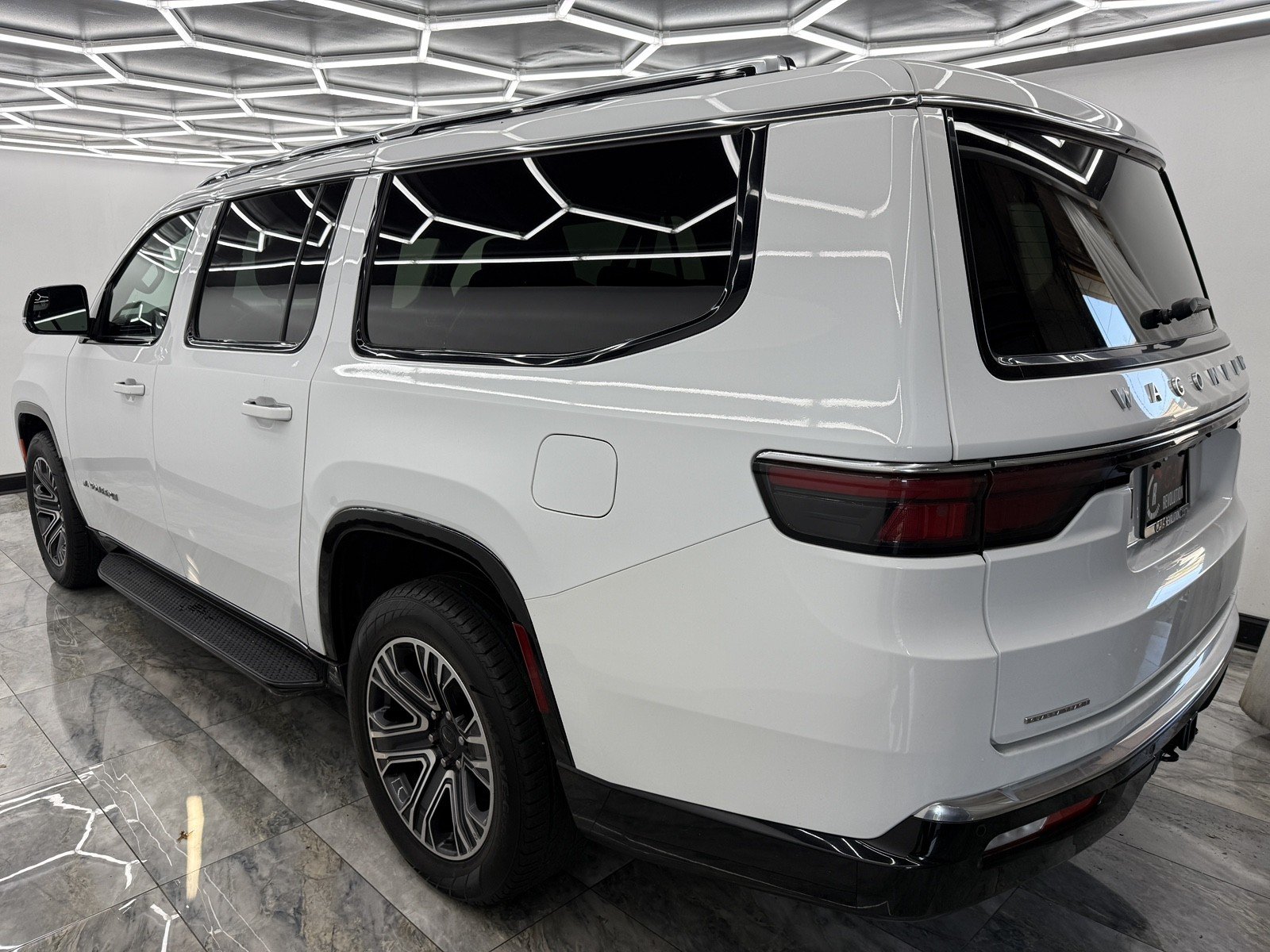 2023 Jeep Wagoneer L Series II photo 4