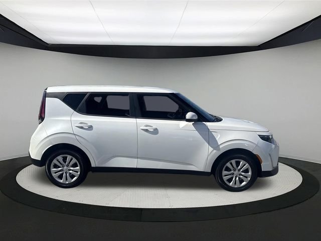 2023 Kia Soul LX photo 3