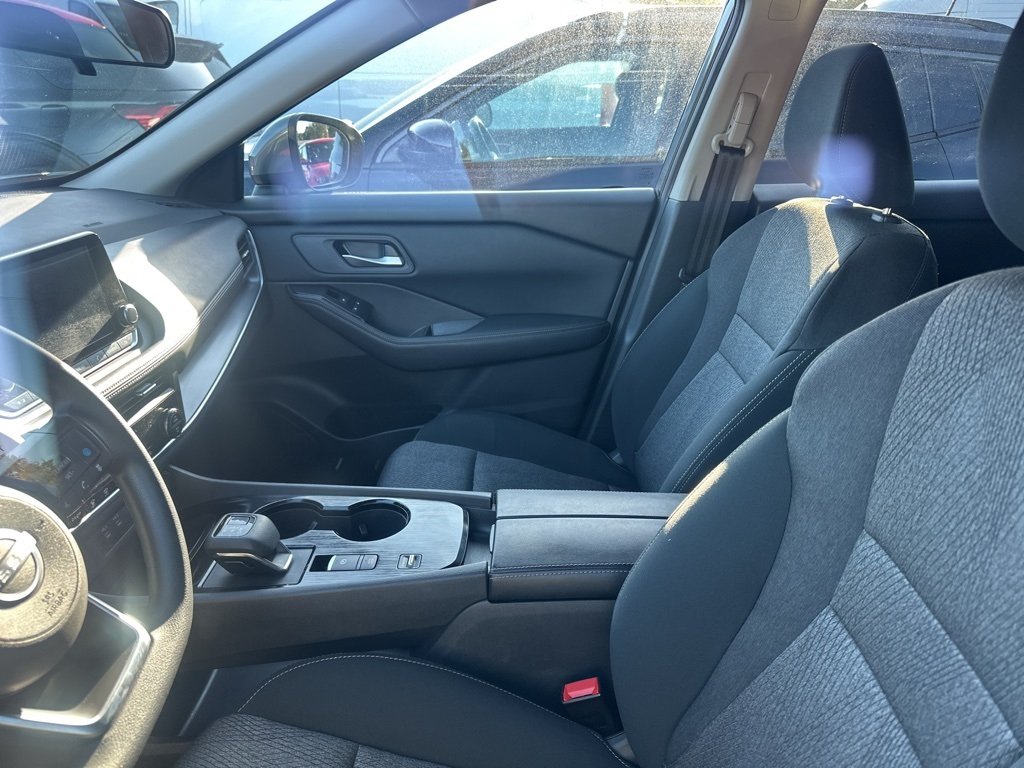 2024 Nissan Rogue SV photo 3