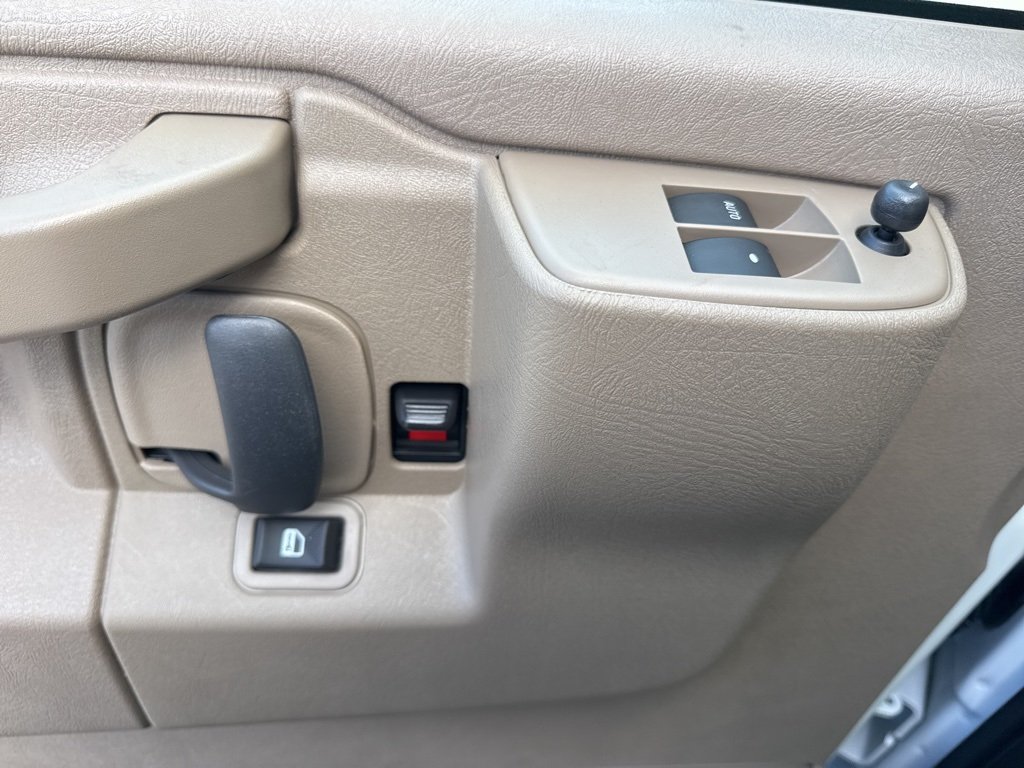 2025 Chevrolet Express 3500 Work Van photo 20