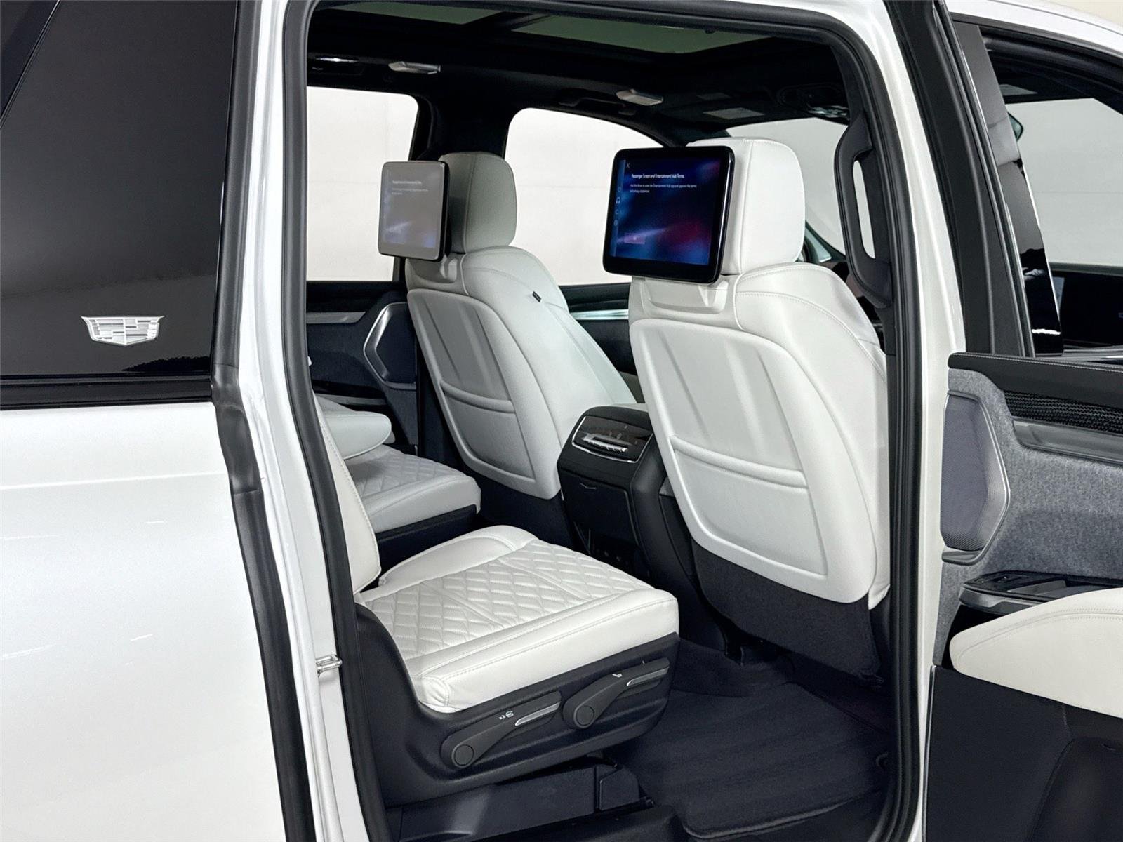 2025 Cadillac Escalade ESV V-Series photo 25