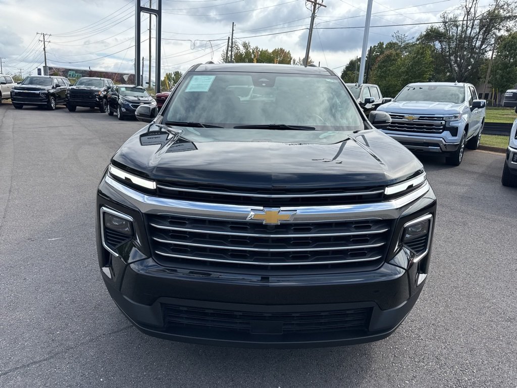 2025 Chevrolet Traverse photo 2