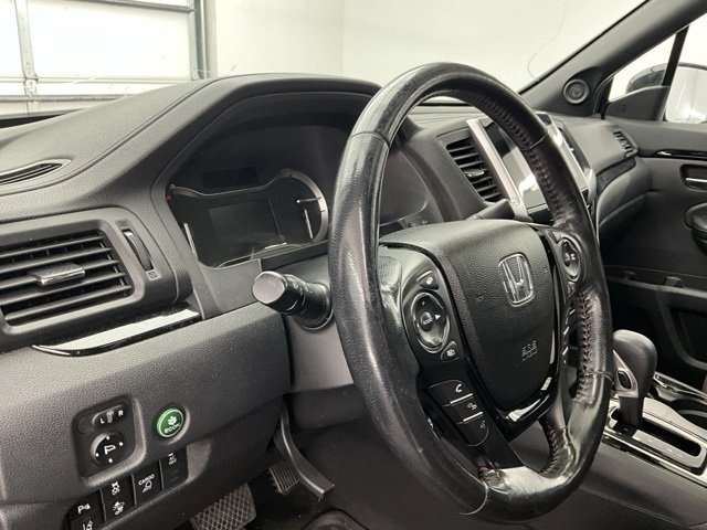 2019 Honda Ridgeline Black Edition photo 9