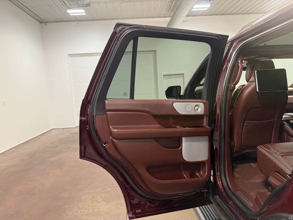 2021 Lincoln Navigator Black Label photo 42