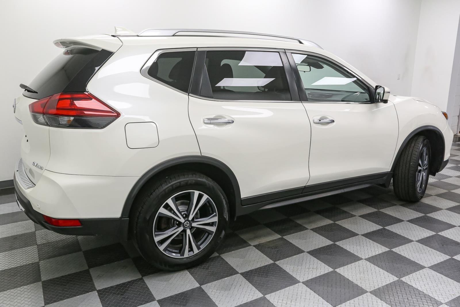 2019 Nissan Rogue SV photo 8