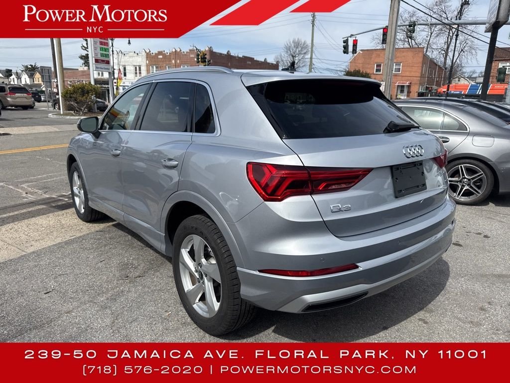 2022 Audi Q3 Premium Plus photo 2