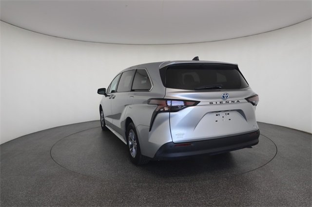 2023 Toyota Sienna XLE photo 13