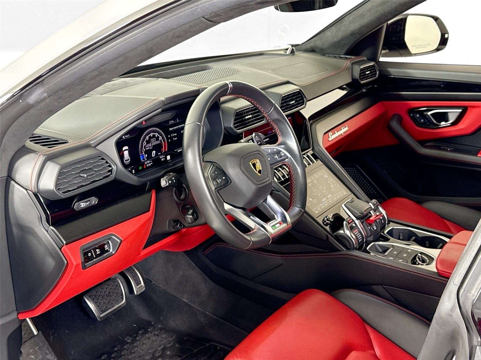 2021 Lamborghini Urus photo 13