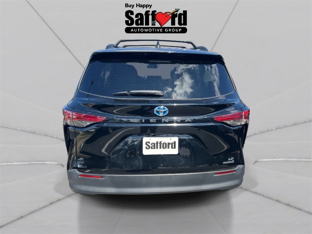 2022 Toyota Sienna LE photo 13