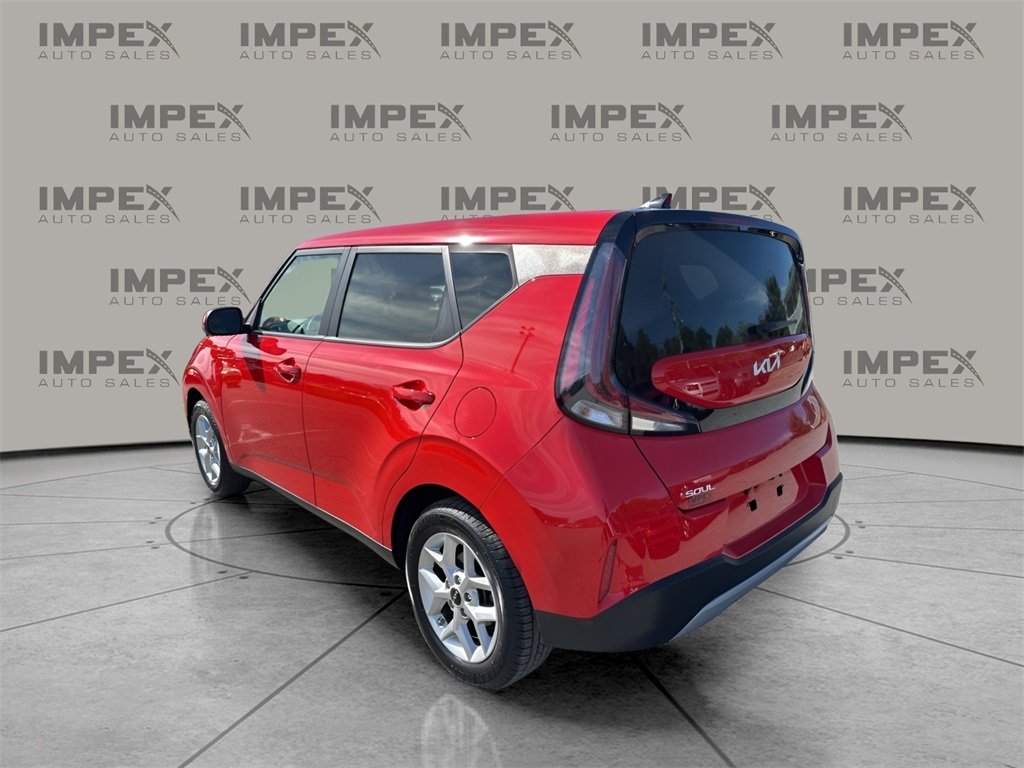 2024 Kia Soul LX photo 3