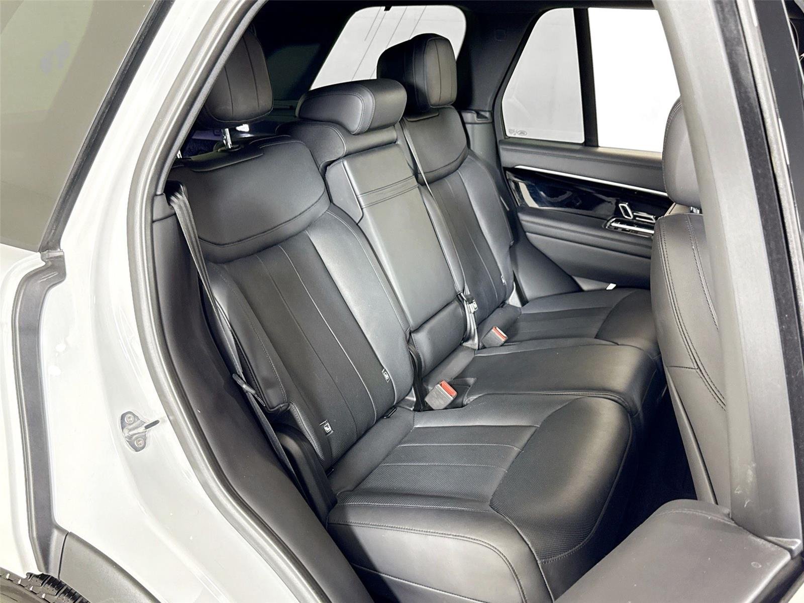 2023 Land Rover Range Rover SE photo 25
