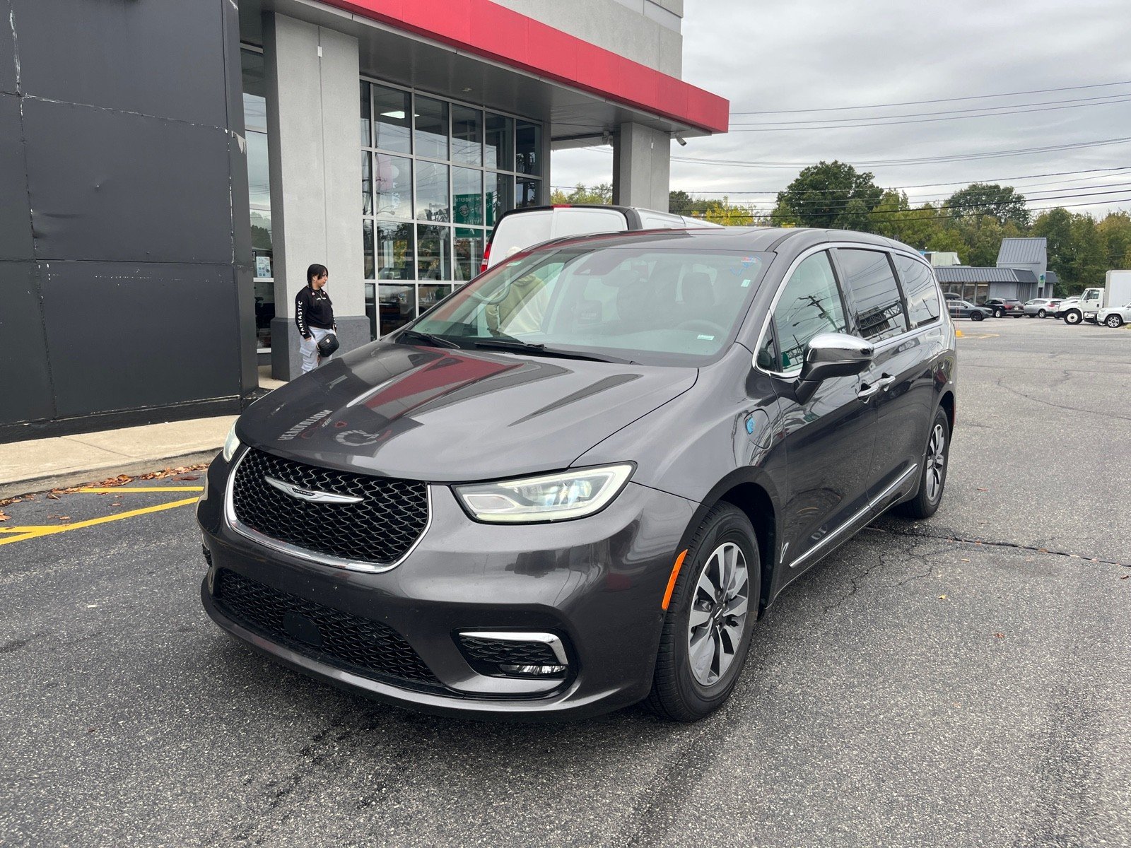2022 Chrysler Pacifica Hybrid Limited photo 3