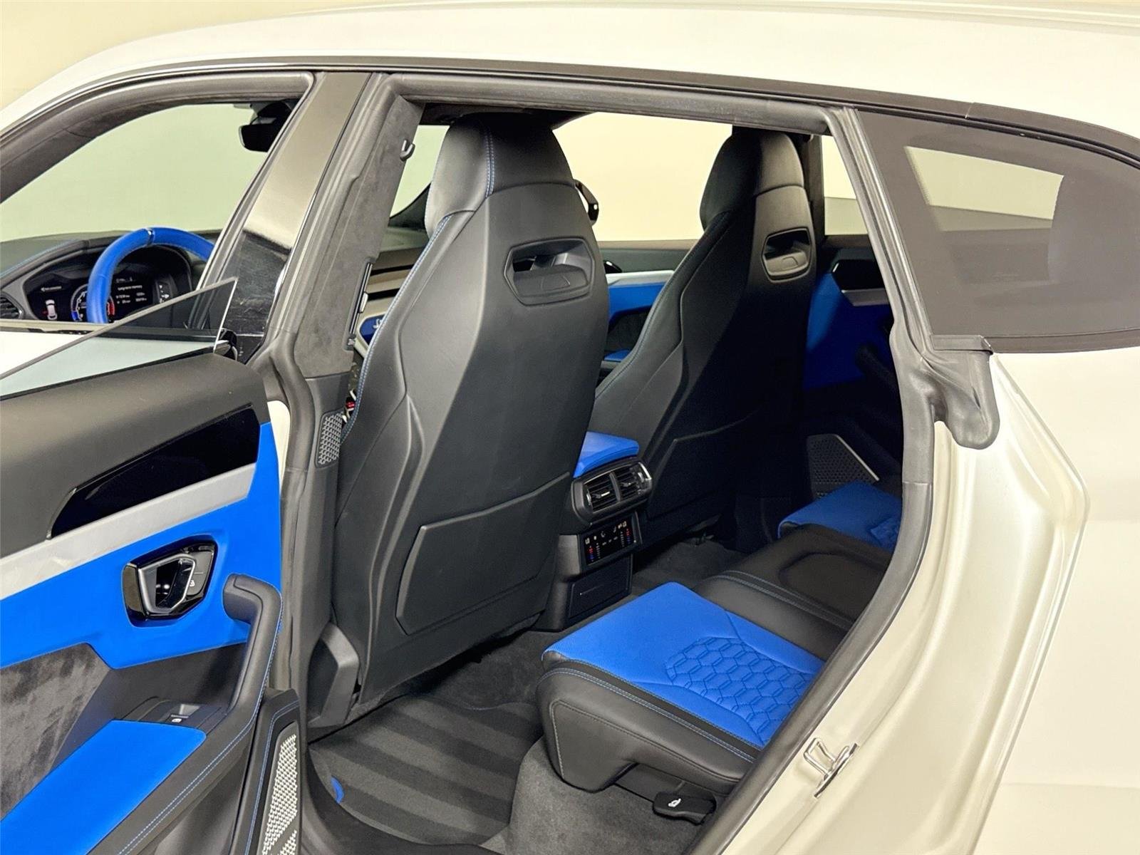 2021 Lamborghini Urus photo 23