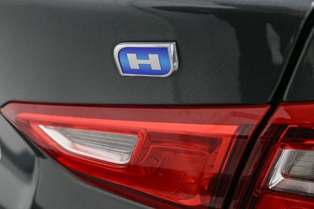 2018 Chevrolet Malibu Hybrid Base photo 11