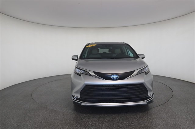 2023 Toyota Sienna XLE photo 31