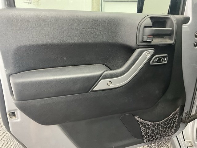 2015 Jeep Wrangler Unlimited Sahara photo 11