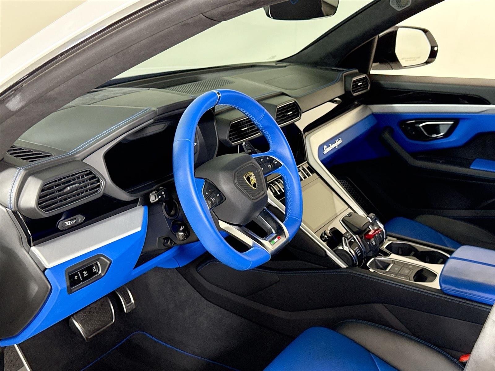 2021 Lamborghini Urus photo 13