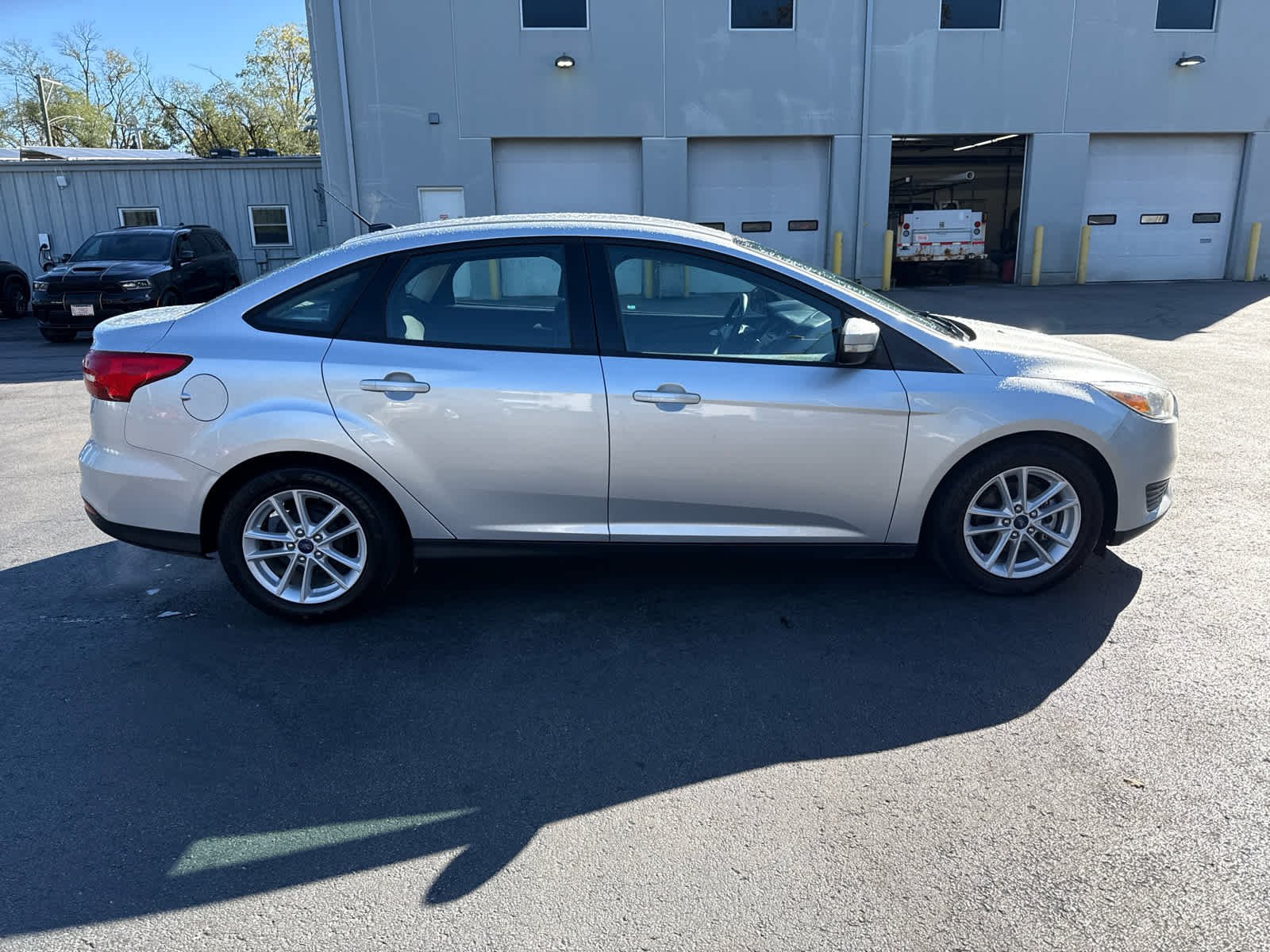 2017 Ford Focus SE photo 2