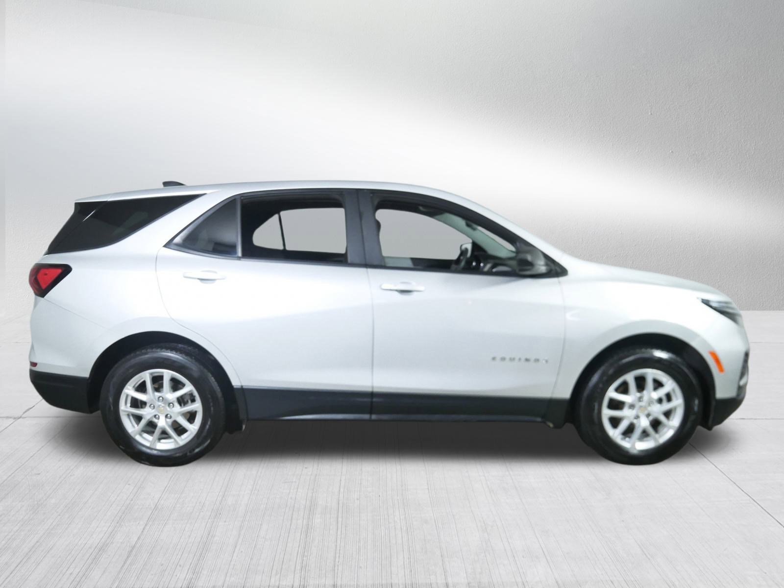 2022 Chevrolet Equinox LS photo 8