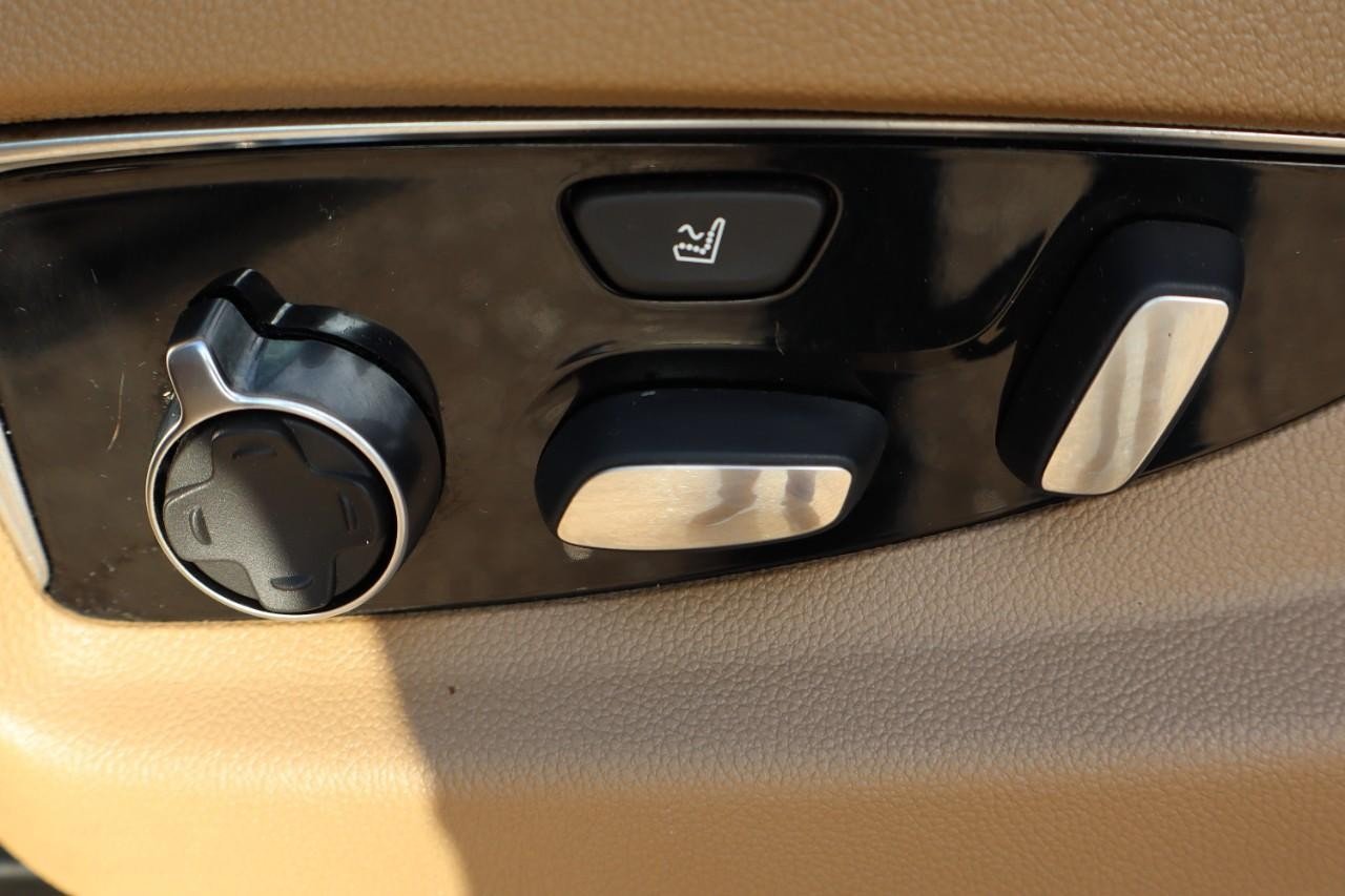 2019 Cadillac Escalade ESV Platinum photo 10